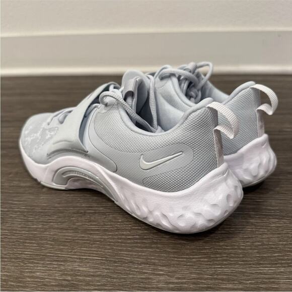 Nike Renew In Season Trainer Womens Pure Platinum White New Sneakers Size 8 - Picture 4 of 4